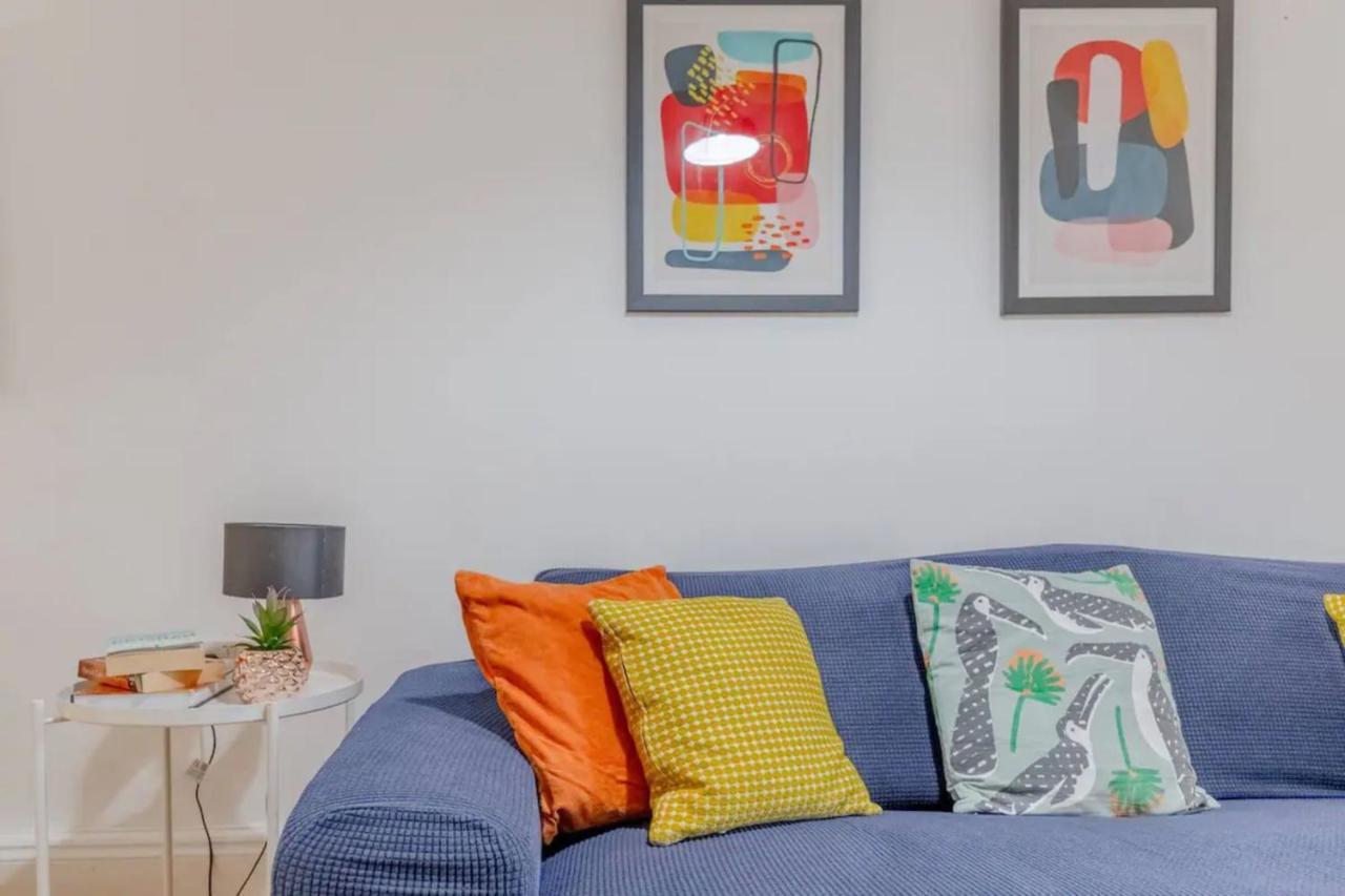 Holiday home Bright 2 Bedroom House In Kennington *