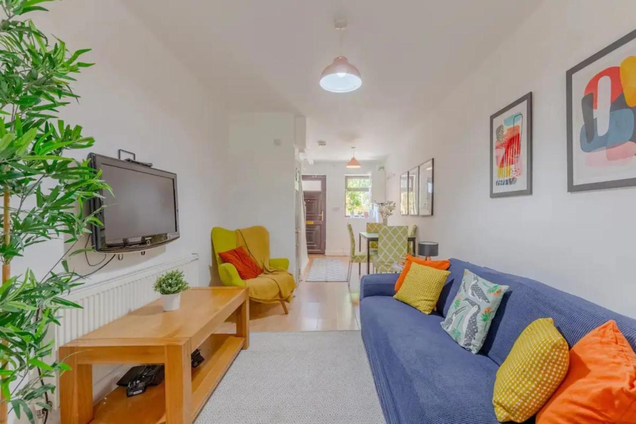 Bright 2 Bedroom House In Kennington Holiday home *