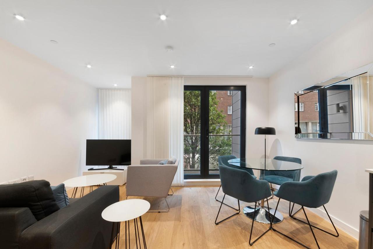 1 Bedroom Close To Tower Hill Apartment