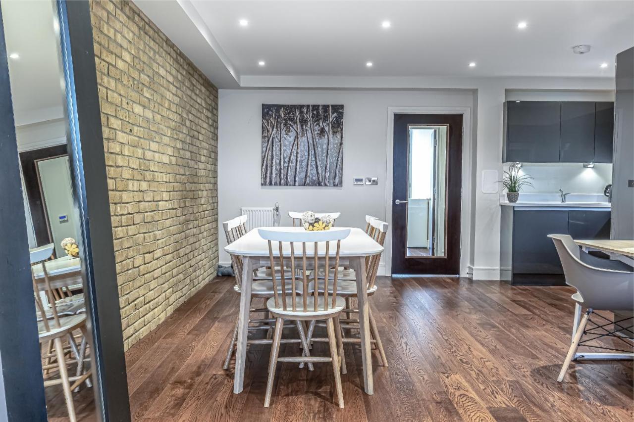3 Bedrooms Close To Canning Town & Excel