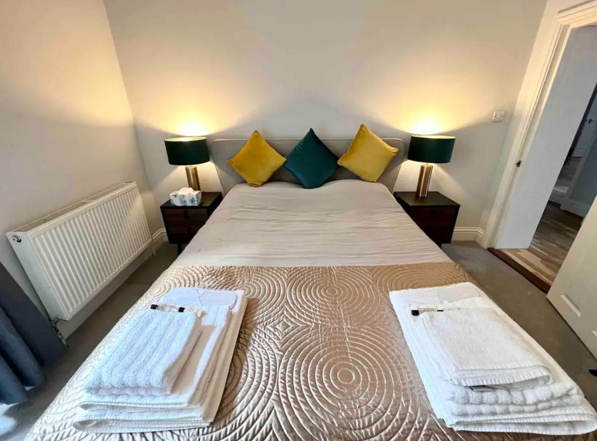 Spacious 2 Bed In The Heart Of Kensington Apartamento