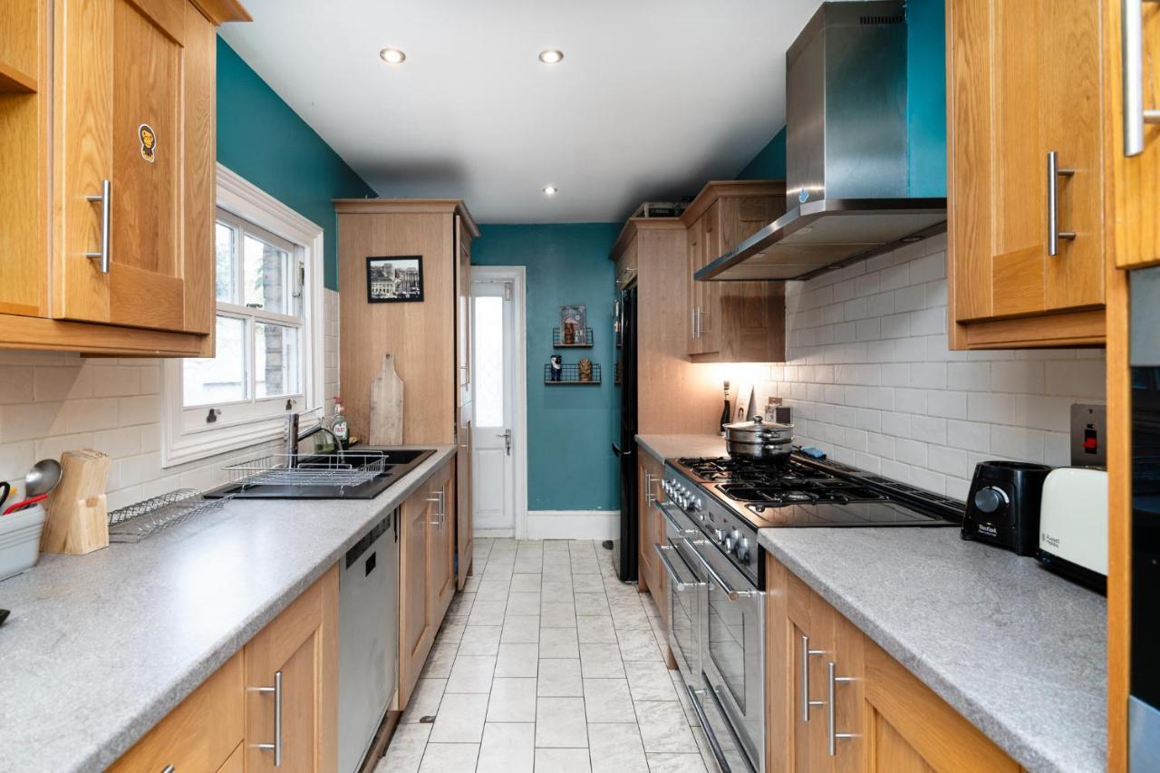 Double W/projector & Garden Hot Tub Privatunterkunft London
