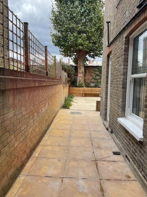 West Stunning Garden Flat - Period Features * London