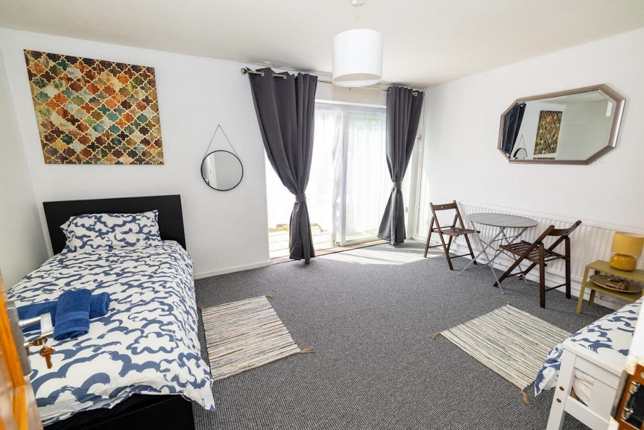 Homestay In Mile End *