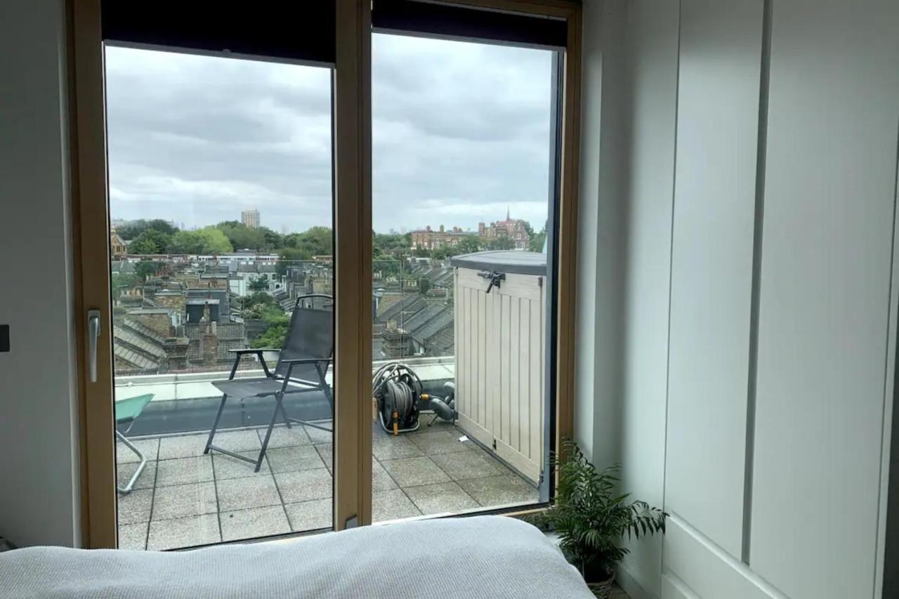 Stylish 2bd Flat With Private Balcony - Battersea London