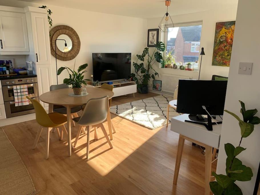 Lovely 1 Bedroom Flat In Zone 1/2 Londen