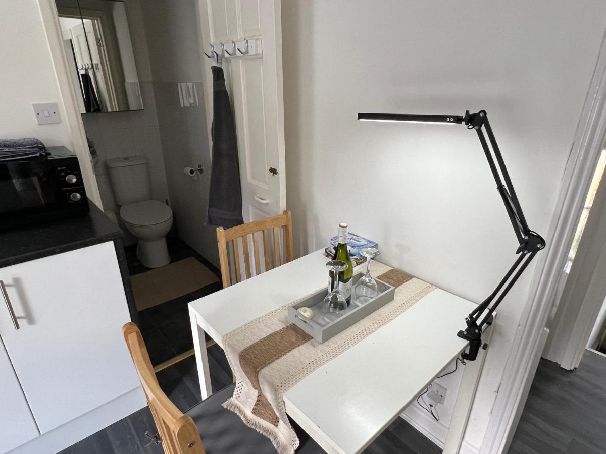 Luxury 1bed Holiday Flat-10 Minutes From Bridge & 3mins Walk To Lewisham Dlr Apartment