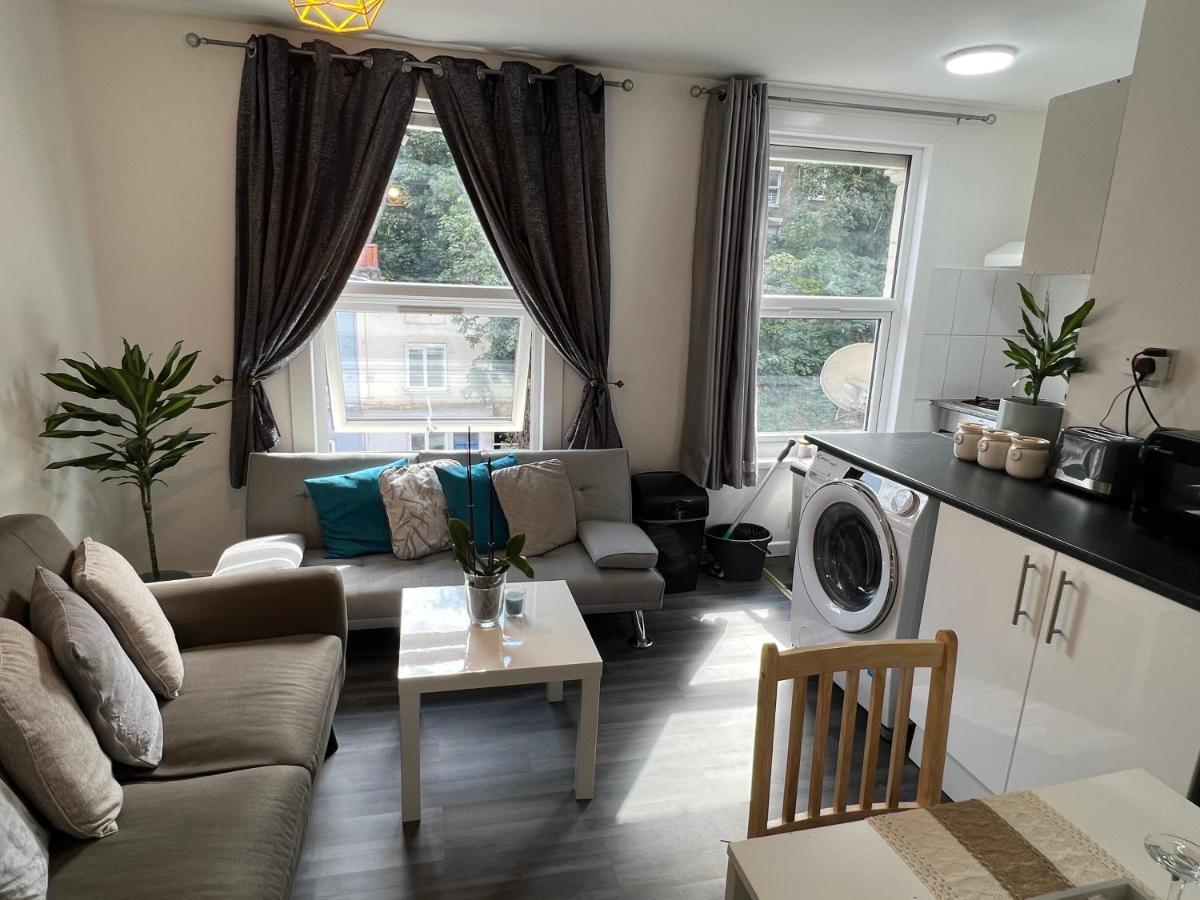 Apartment Luxury 1bed Holiday Flat-10 Minutes From Bridge & 3mins Walk To Lewisham Dlr London