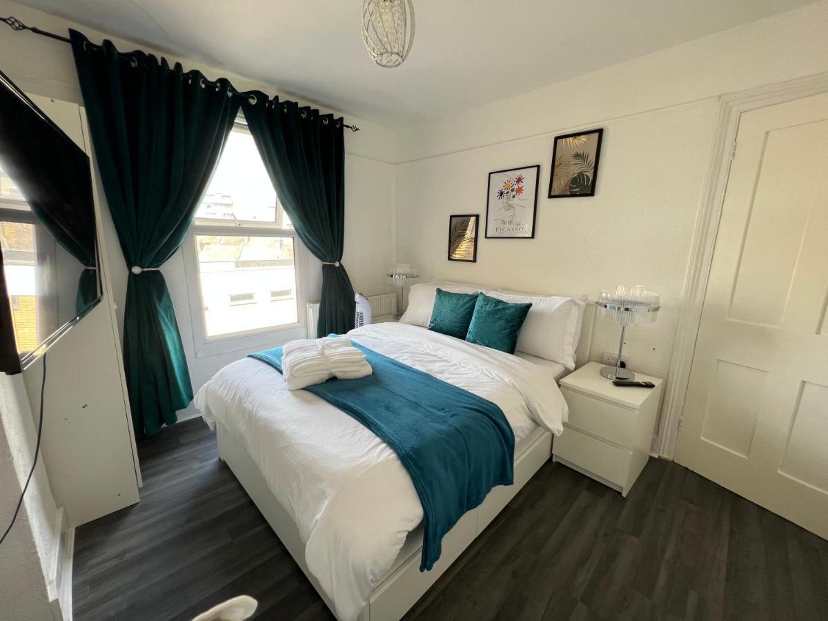 Luxury 1bed Holiday Flat-10 Minutes From Bridge & 3mins Walk To Lewisham Dlr London