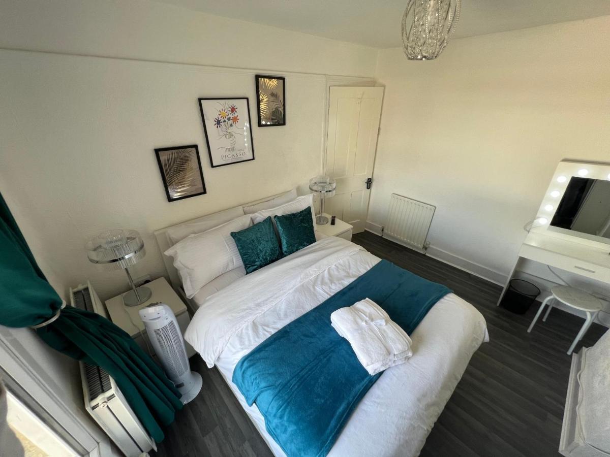 Luxury 1bed Holiday Flat-10 Minutes From Bridge & 3mins Walk To Lewisham Dlr Apartment