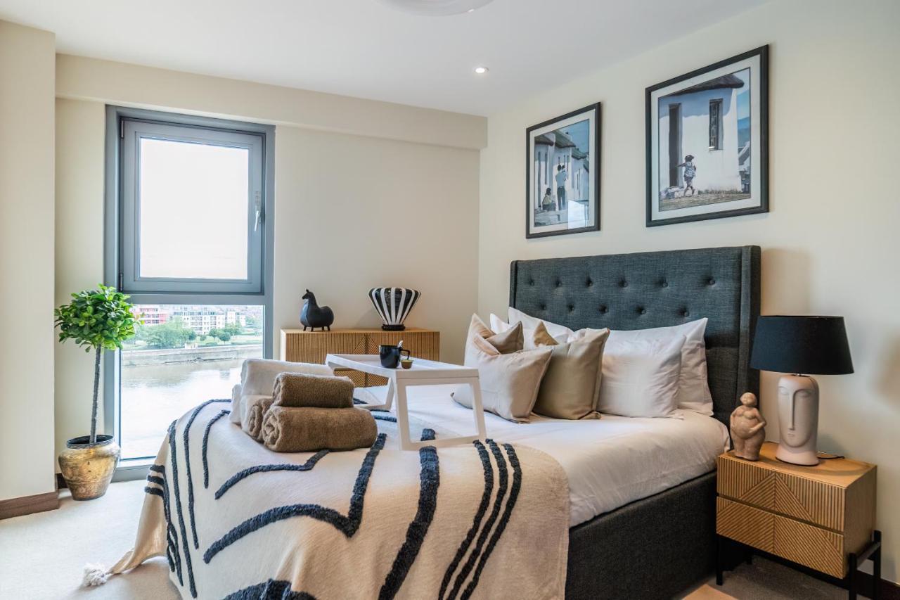 Leilighet Livestay-stunning With Private Balcony & River Views