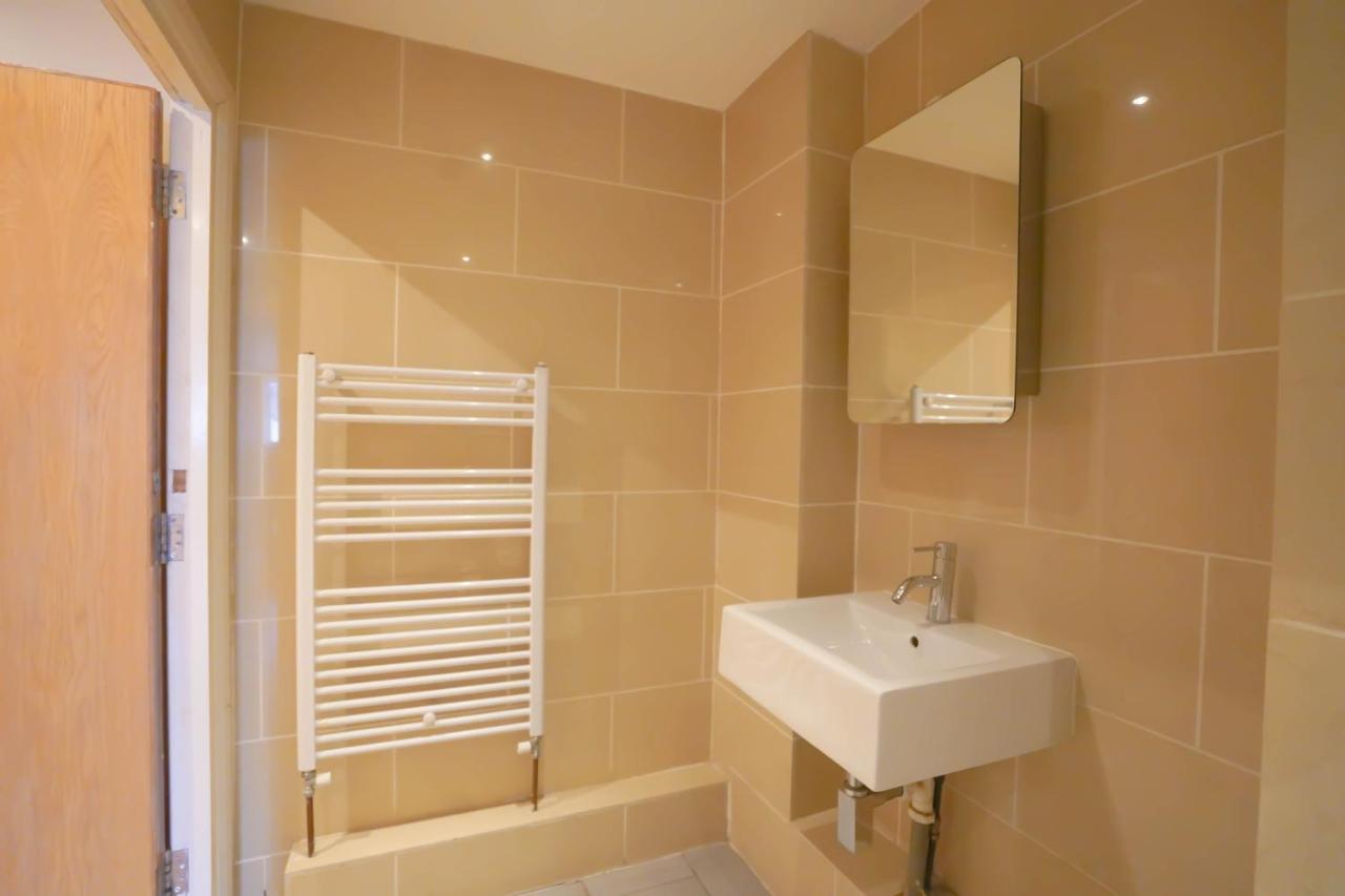 Cosy 2-bed 2 Bathroom In *