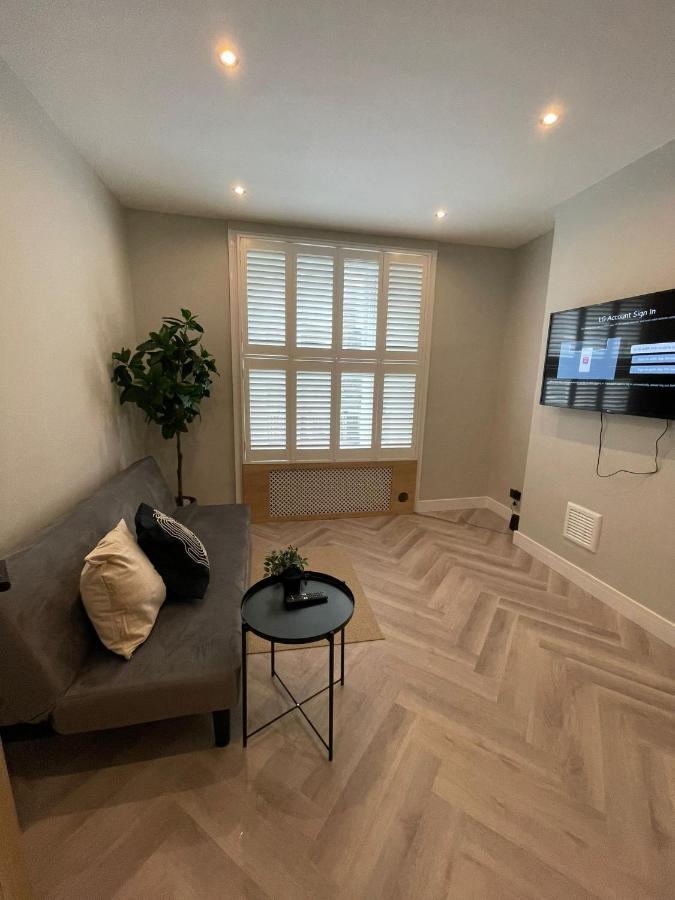 Appartement Luxury 2 Bed 1 Bath In By Graceful *