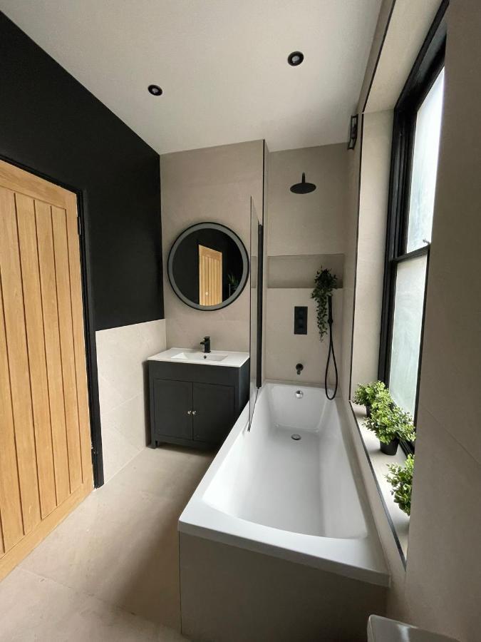 Luxury 2 Bed 1 Bath In By Graceful Appartement