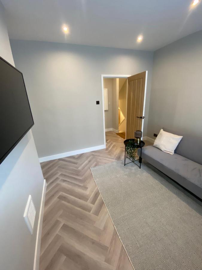 Luxury 2 Bed 1 Bath In By Graceful Appartement