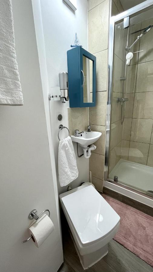 Apartment Millfields Place London