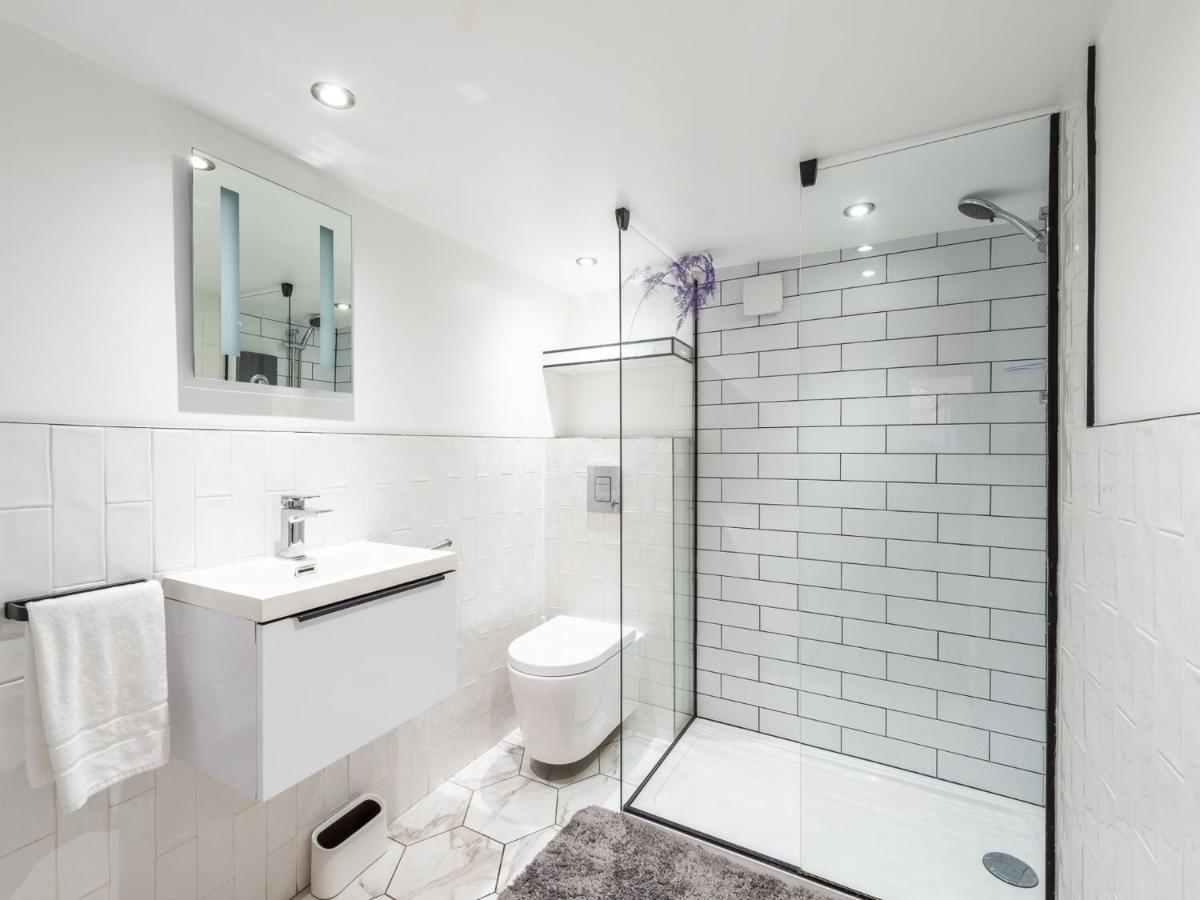 Pass The Keys Serene Hideaway In West * London
