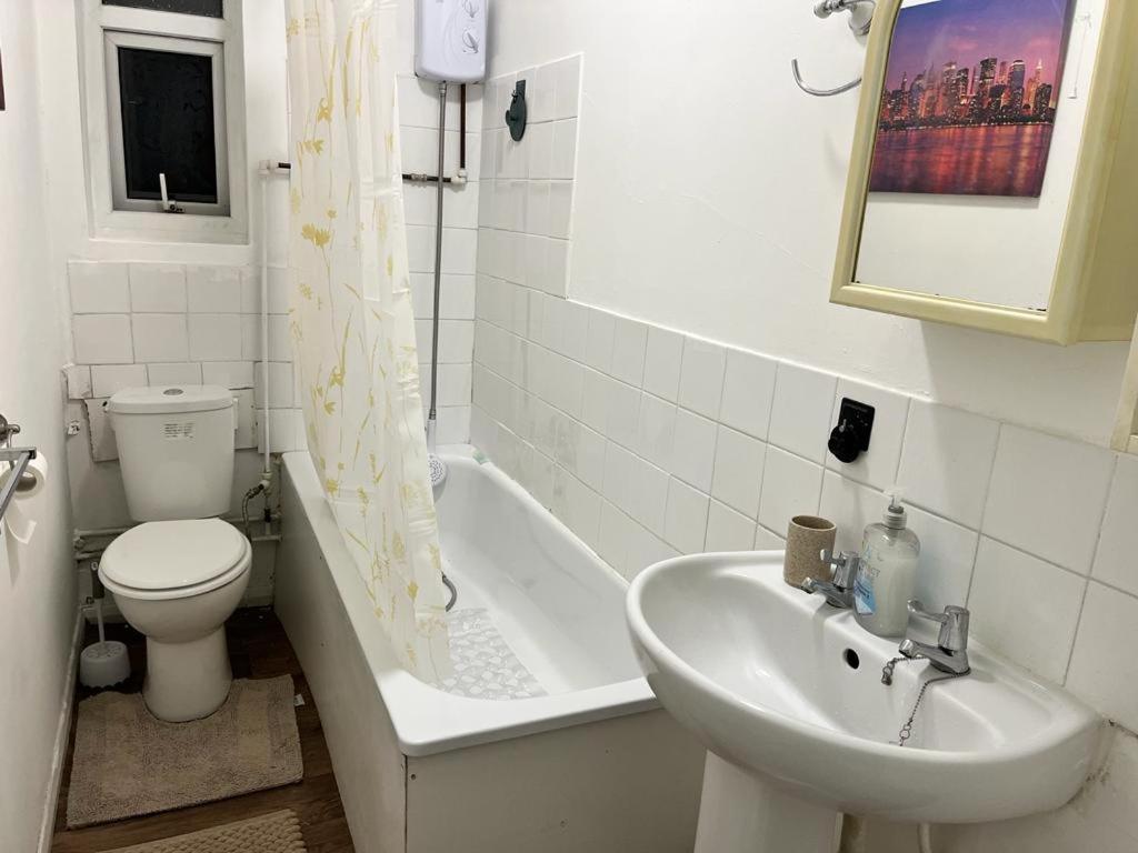 Studio Flat *