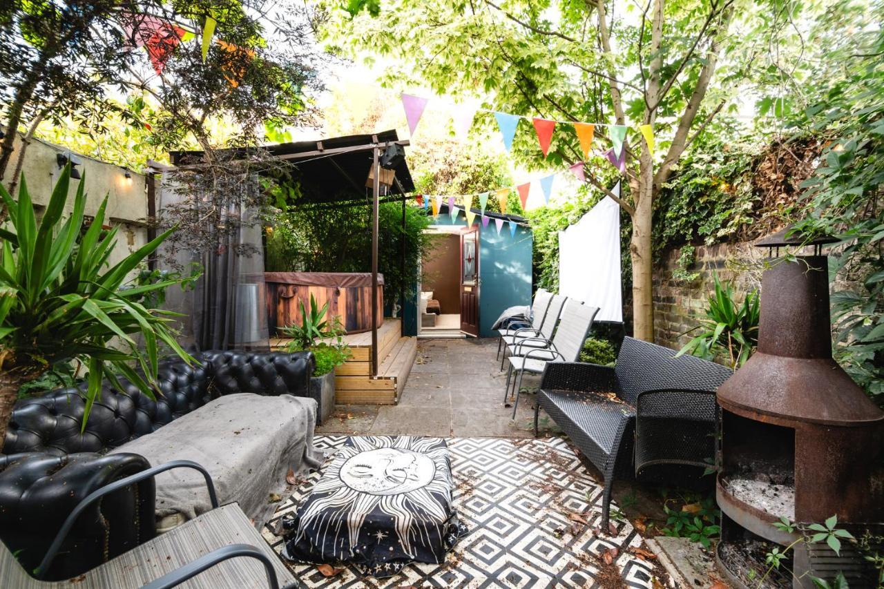 Double W/projector & Garden Hot Tub