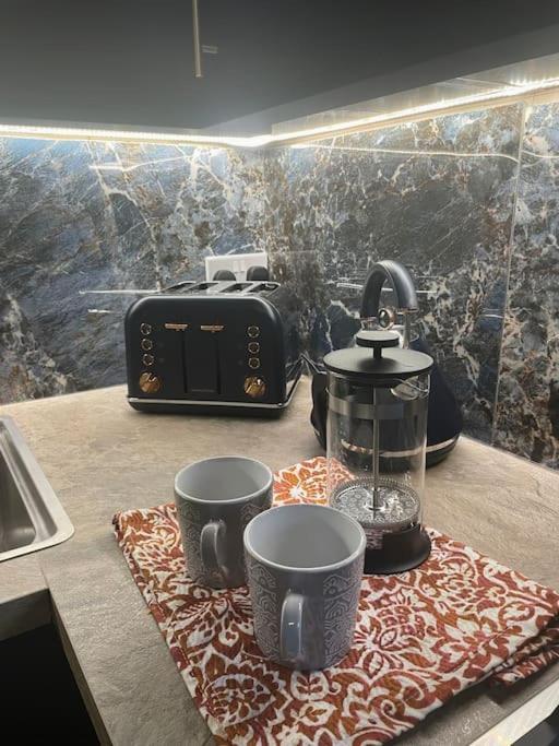 West Stunning Garden Flat - Period Features Appartement Londen