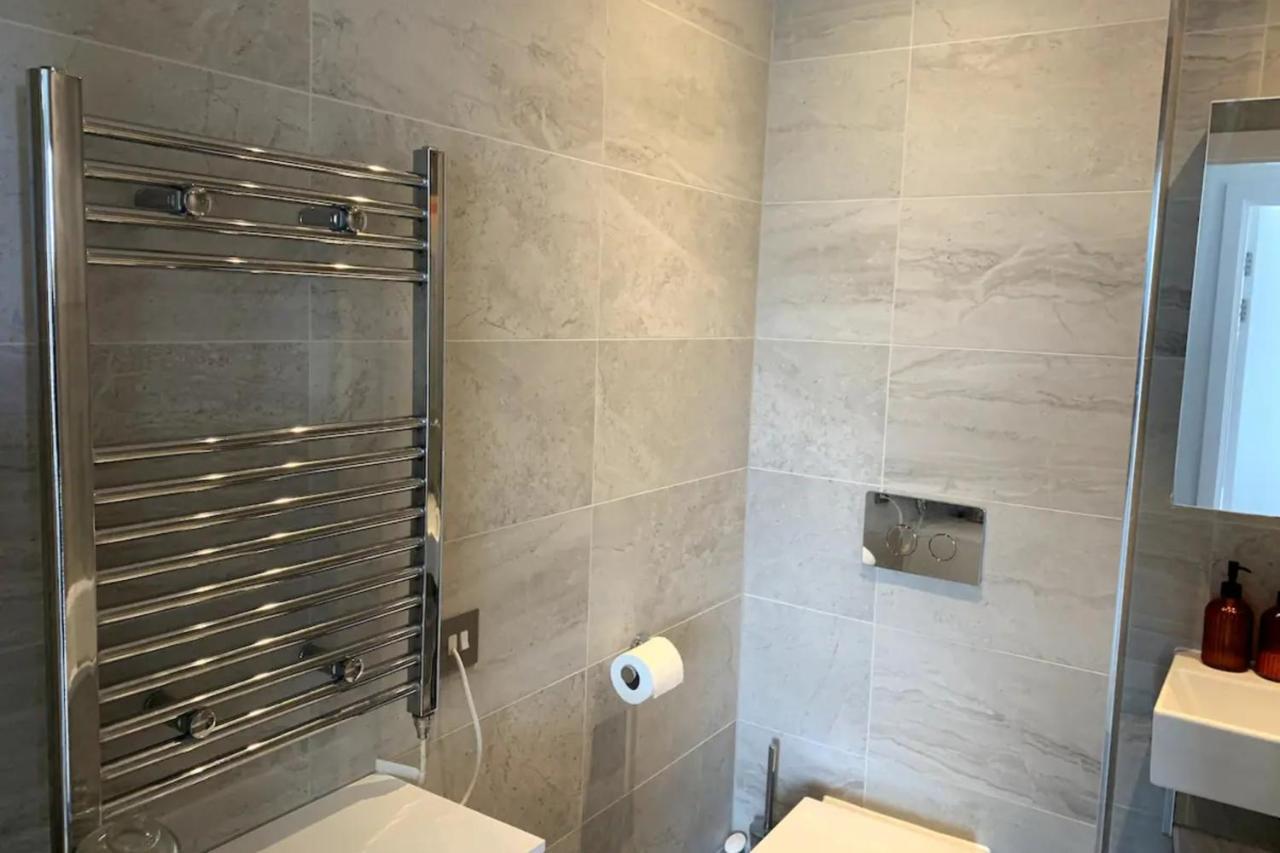 Apartment Stylish 2bd Flat With Private Balcony - Battersea