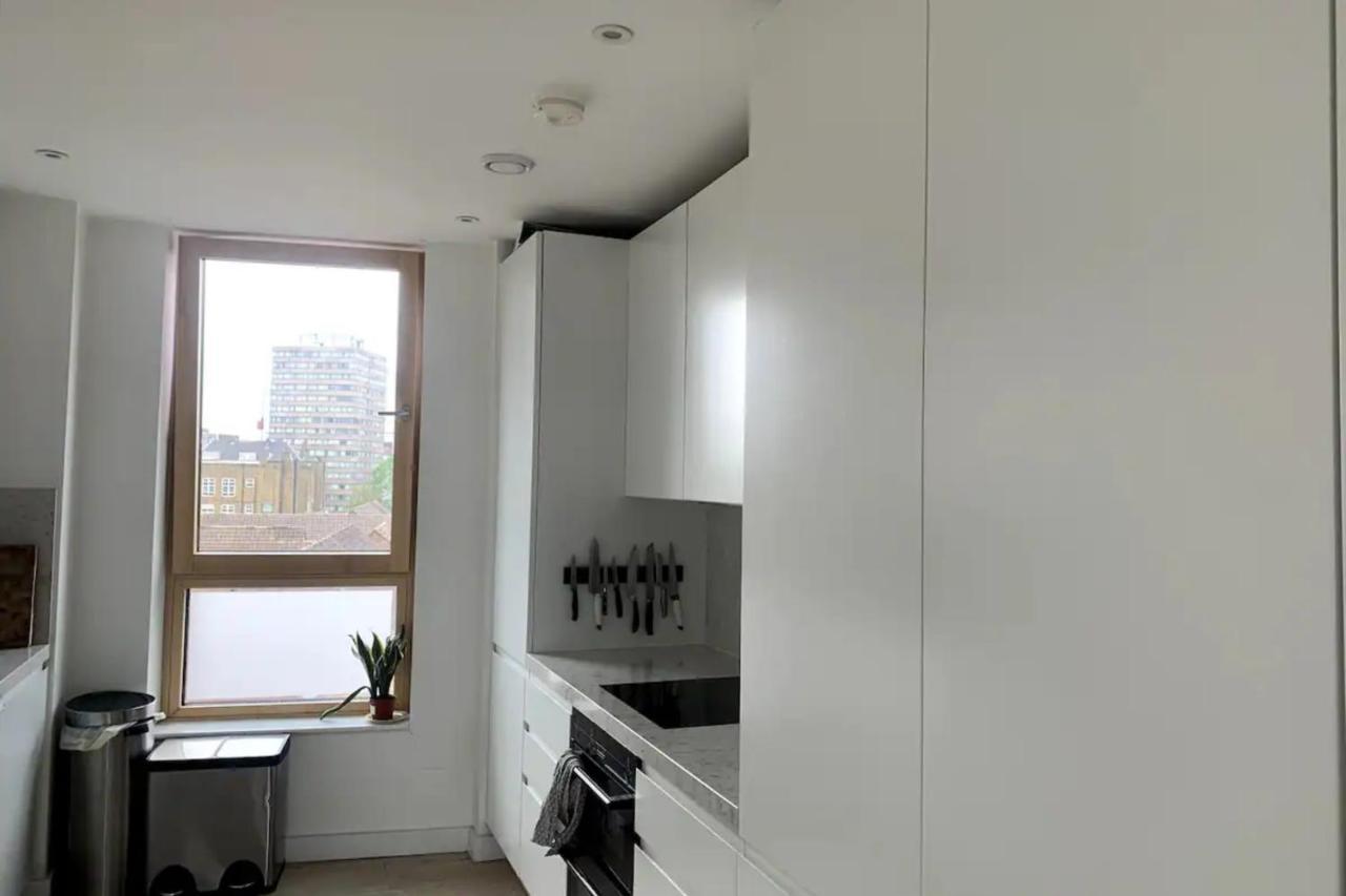 Stylish 2bd Flat With Private Balcony - Battersea * London