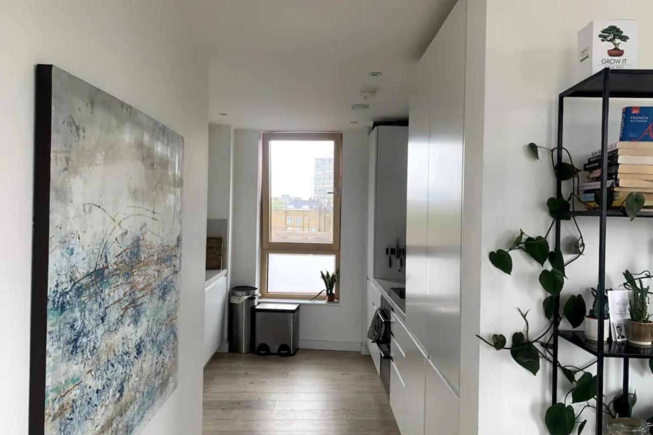 Stylish 2bd Flat With Private Balcony - Battersea Apartment *