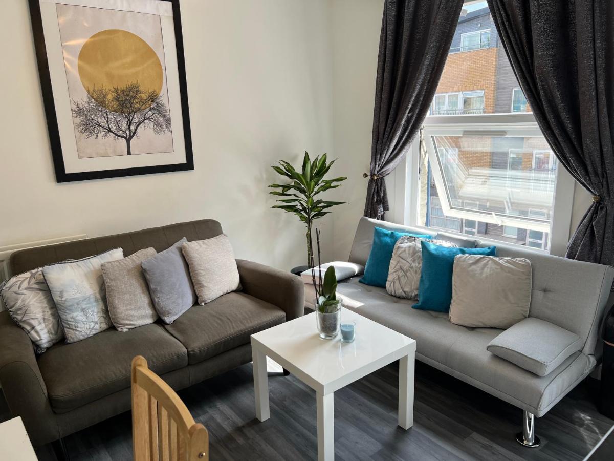 Luxury 1bed Holiday Flat-10 Minutes From Bridge & 3mins Walk To Lewisham Dlr *
