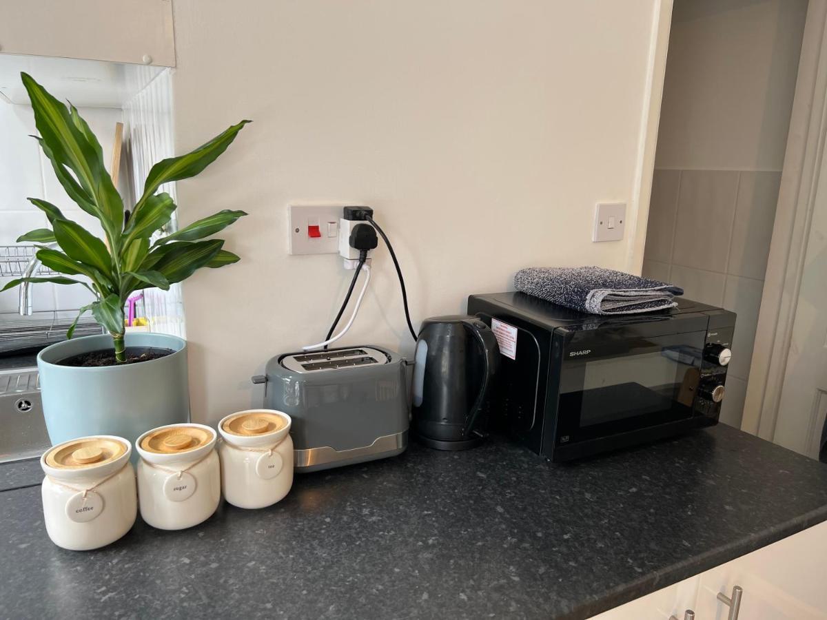 Luxury 1bed Holiday Flat-10 Minutes From Bridge & 3mins Walk To Lewisham Dlr Apartment *