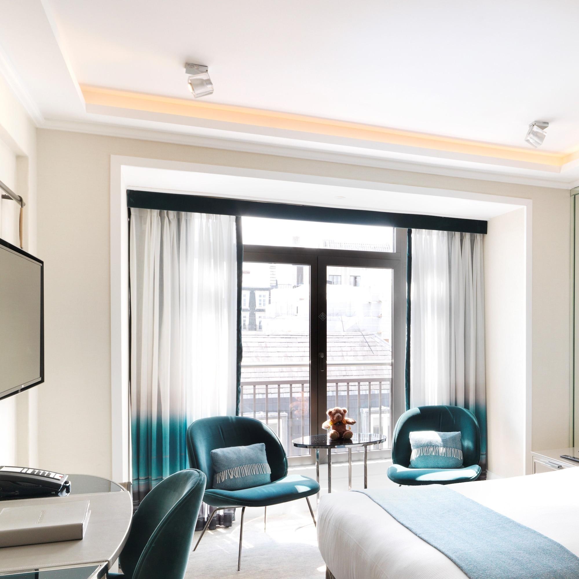 Hotel The Athenaeum & Residences