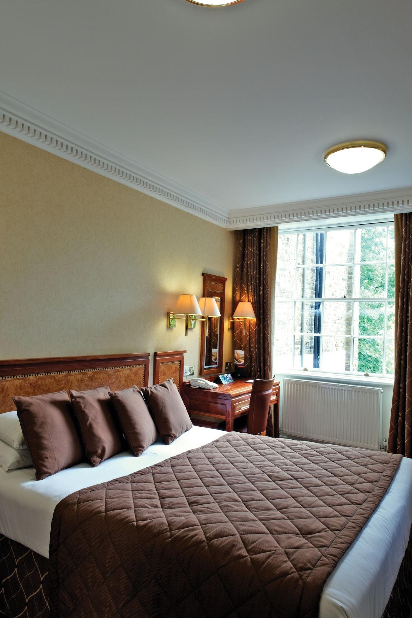 Grange Clarendon 4*