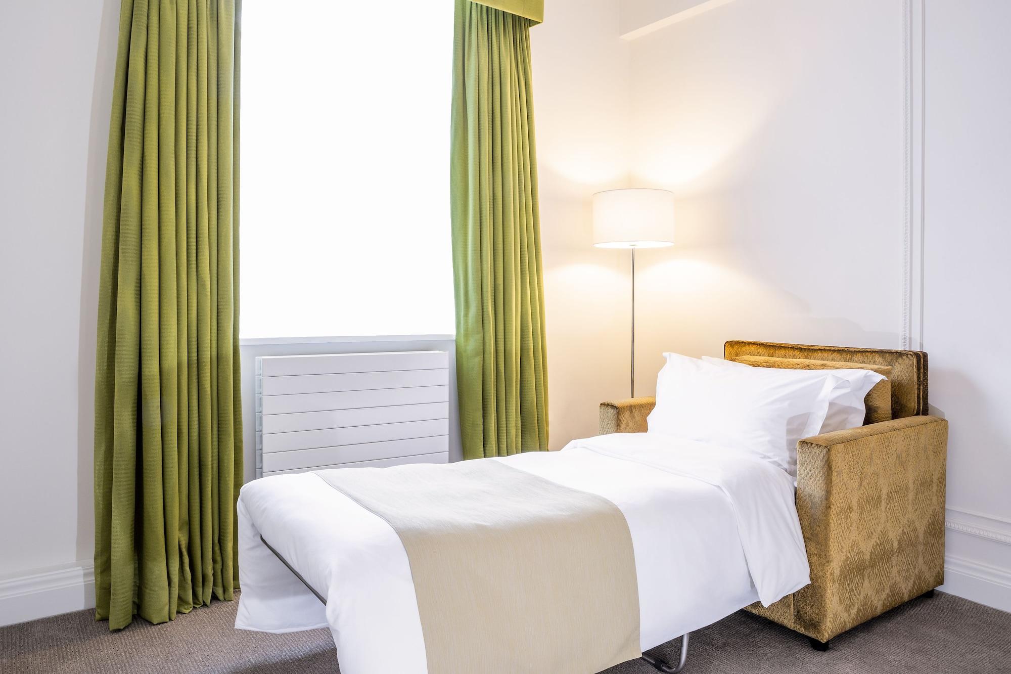 Astor Court 3*