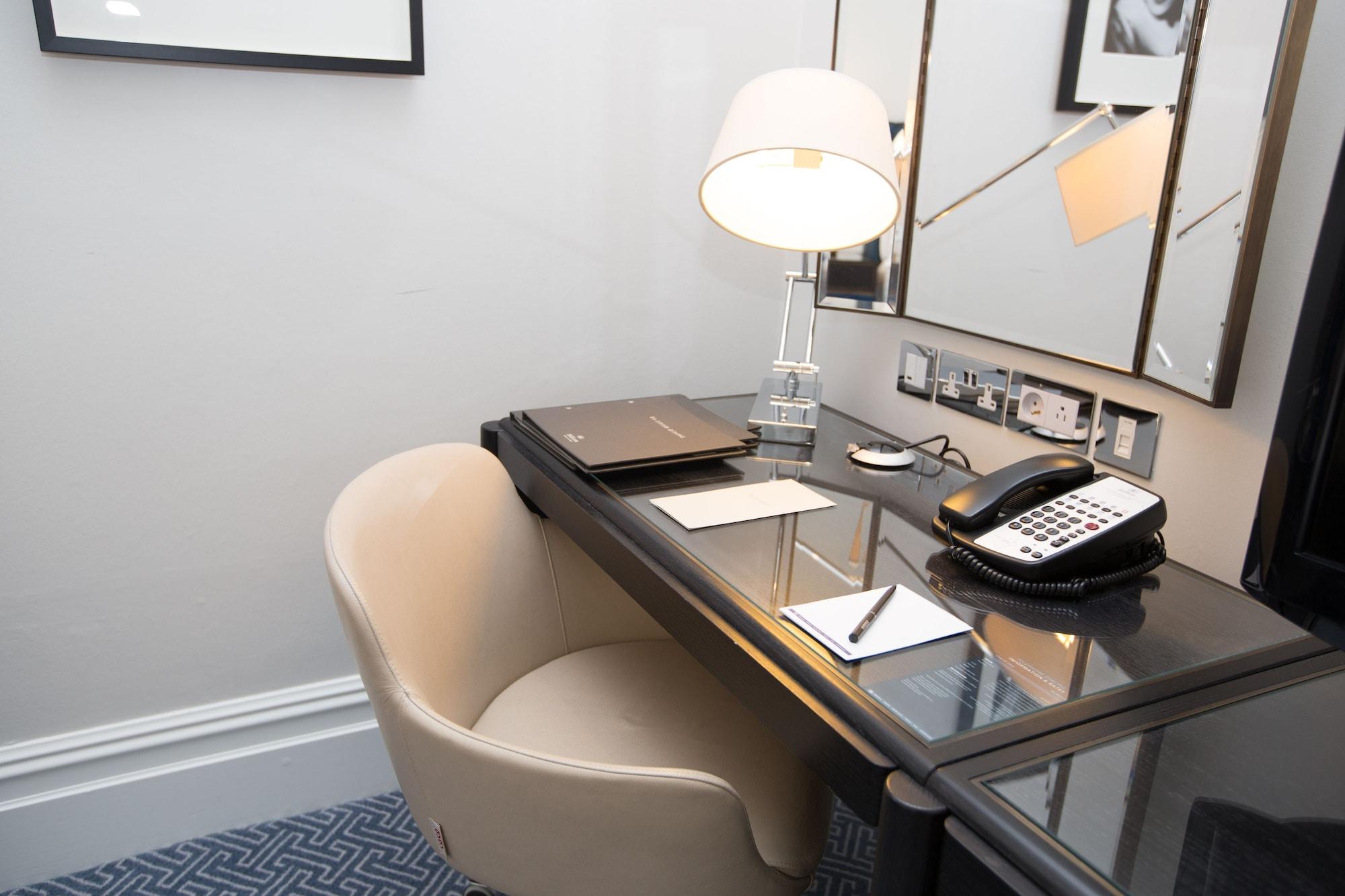 The Waldorf Hilton 4*