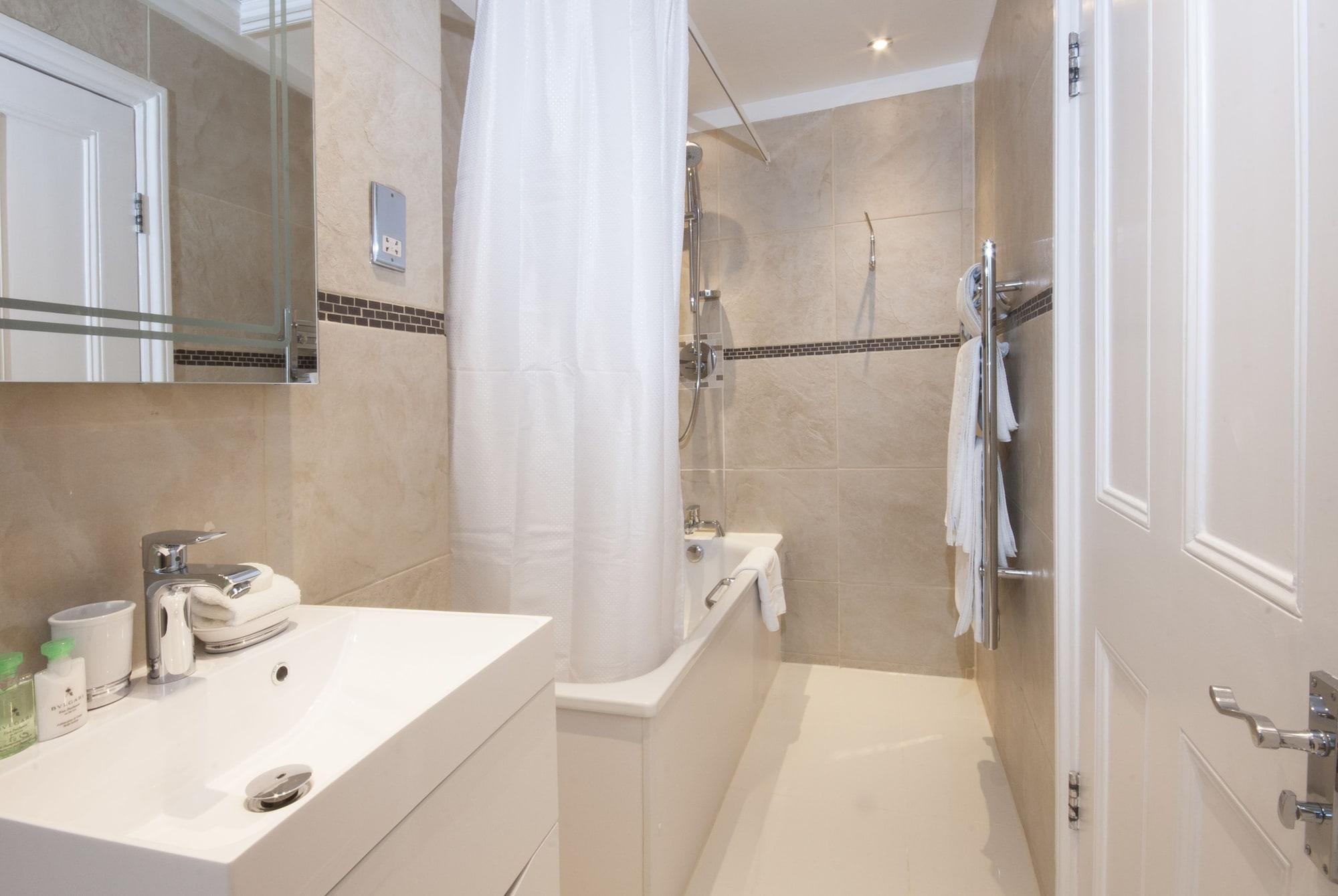17 Hertford Street 3* London
