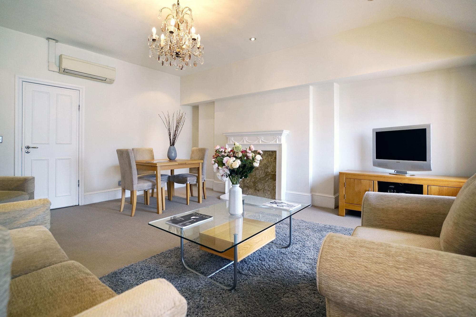 17 Hertford Street 3*