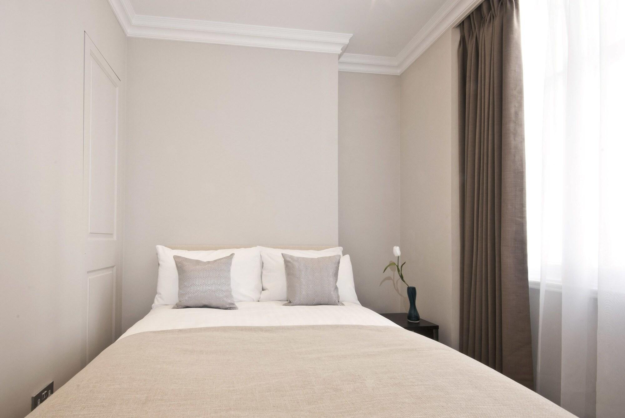 Manson Place Aparthotel 4*