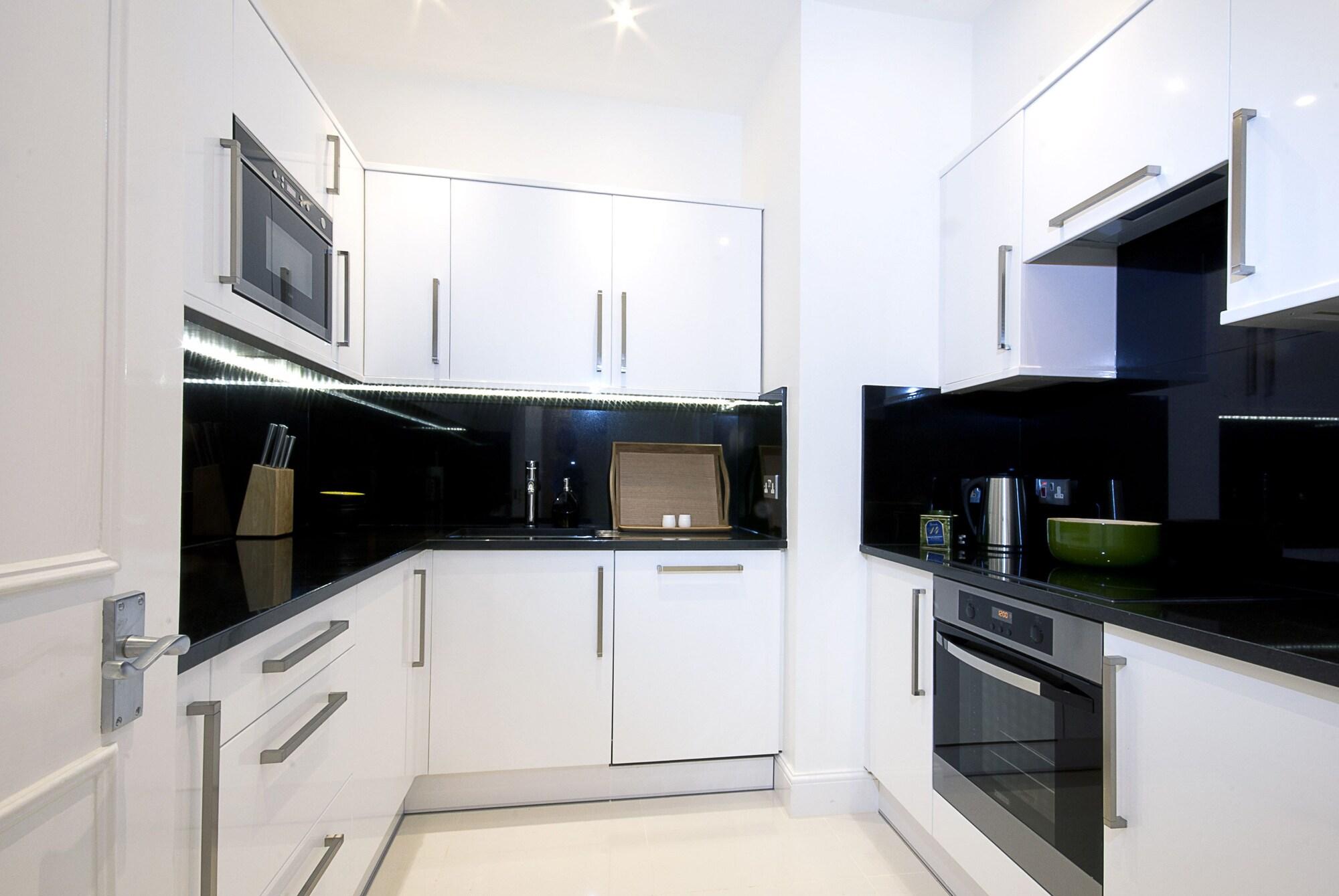 Aparthotel Manson Place 4*