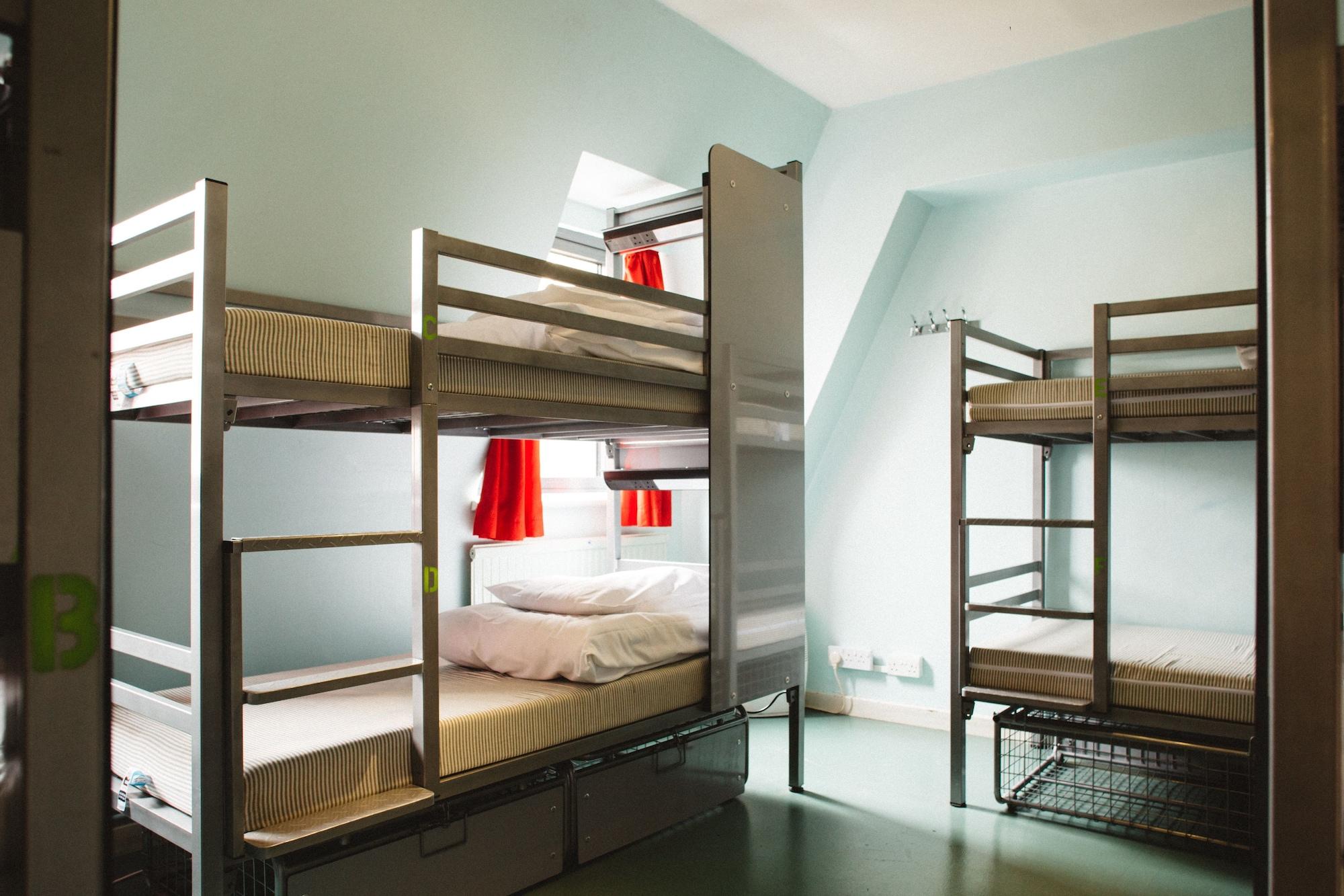 Clink261 Hostal *