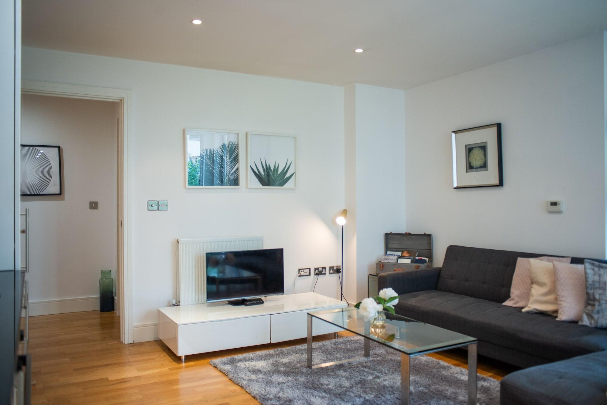 Apartment Lanterns Way At Canary Wharf By Mysquare *