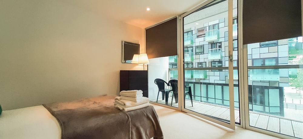 Lanterns Way At Canary Wharf By Mysquare Apartment