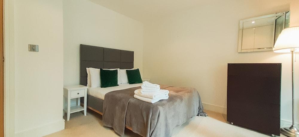 Lanterns Way At Canary Wharf By Mysquare Apartment London