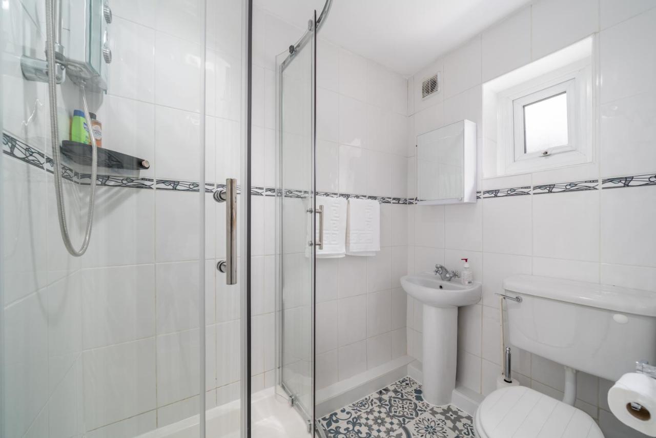 Apartment Spacious King Size 1bed Flat In Leafy Suburb
