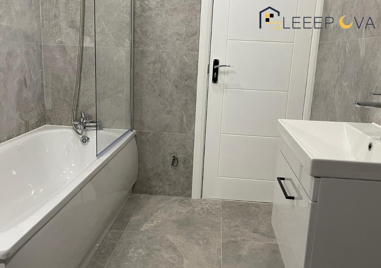 Apartment Last-Minute Specials L Premium Deals L Luxury & Modern 1 Bedroom Apartment 5Plus Guests Couples Families Business Sleepova Short Lets & Serviced Accommodation London