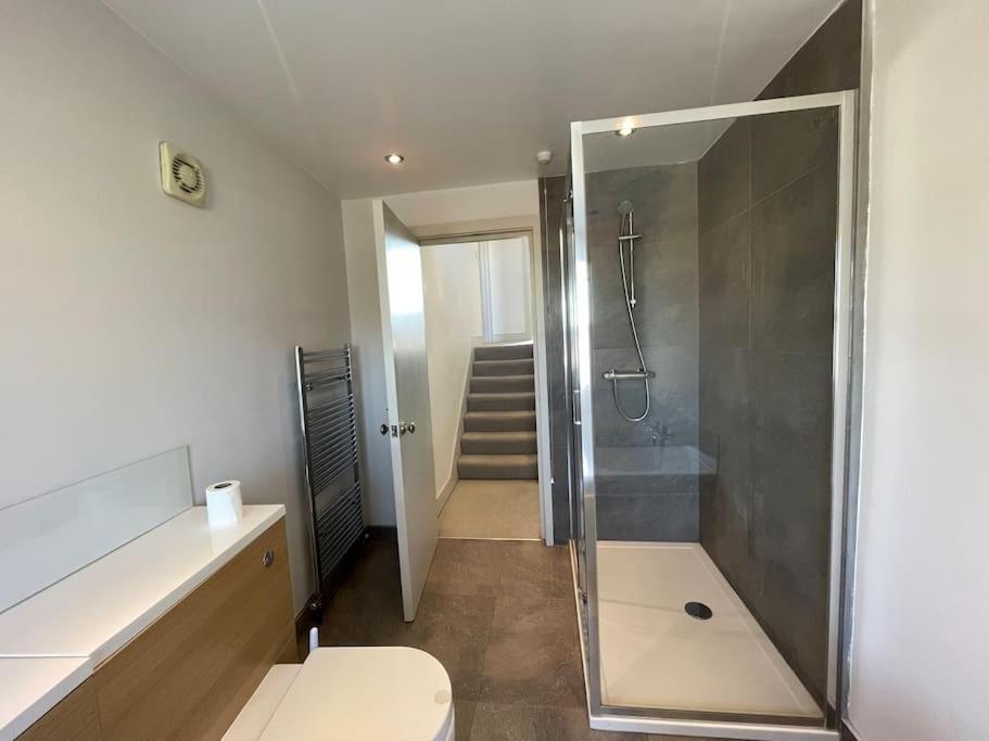 Holiday home Westfield, 8 Beds, 5 Stations 10min, 20min *