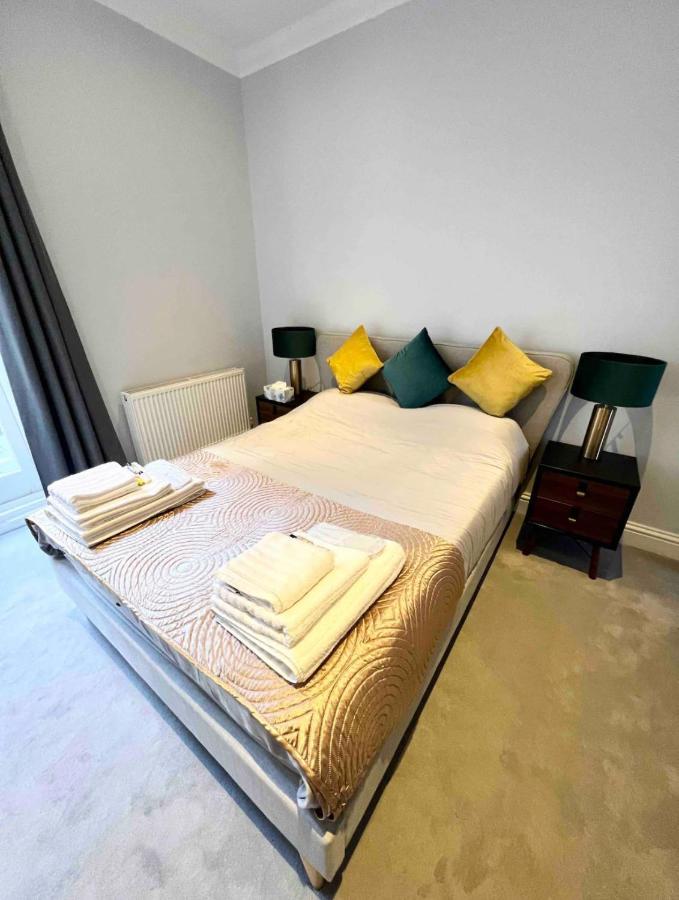 Spacious 2 Bed In The Heart Of Kensington Apartamento Londres