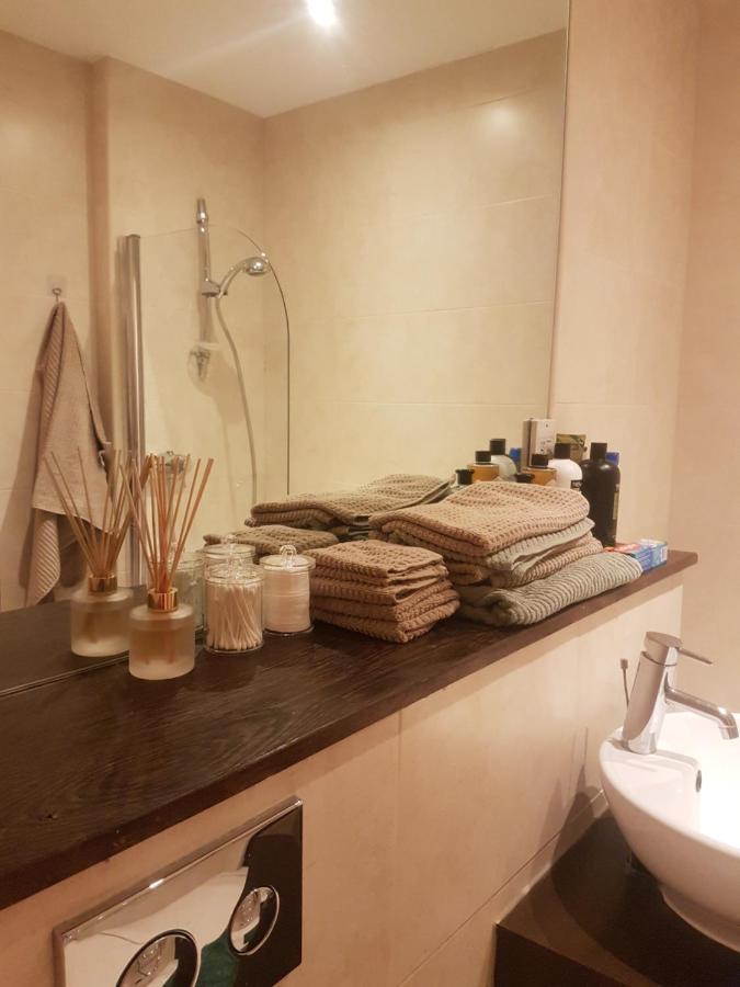 Apartment View Short Walk To Tower Bridge, Free Car Parking *