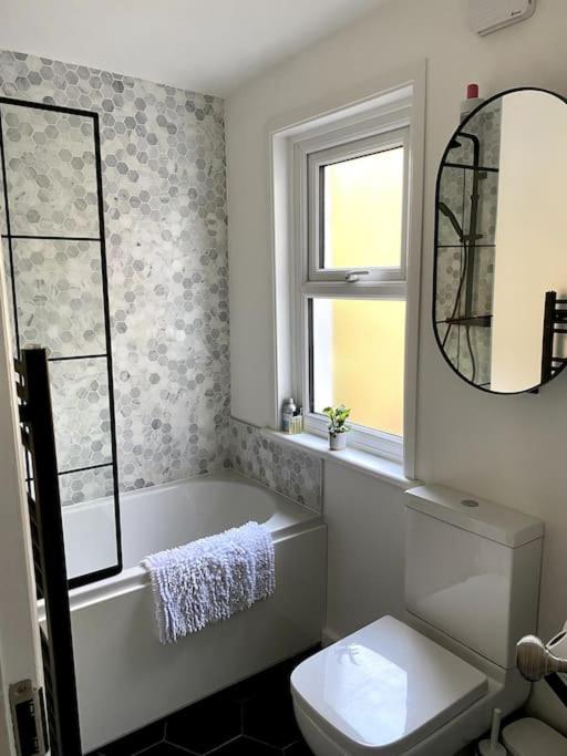 A Cosy 1 Bedroom Flat In South West Apartamento