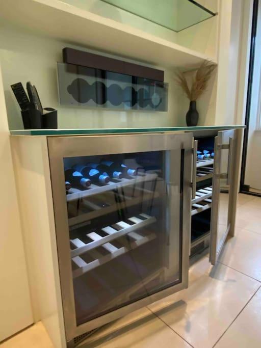 Stunning 4 Bed Mews House With Patio Vakantiehuis