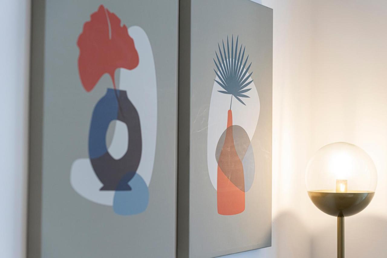 Stylish 1 Bed Flats In Soho, Next To Piccadilly Circus And Trafalgar Square *