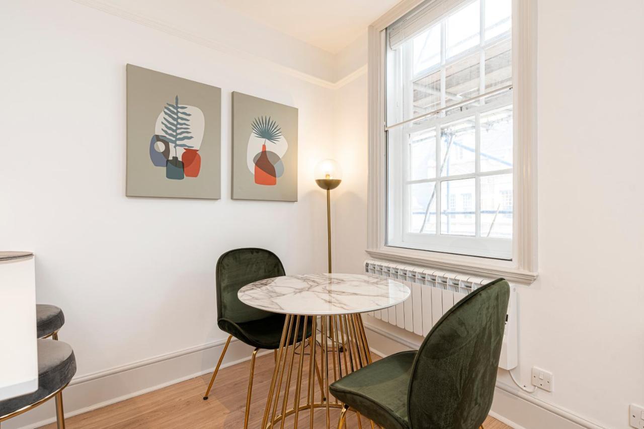 Stylish 1 Bed Flats In Soho, Next To Piccadilly Circus And Trafalgar Square *